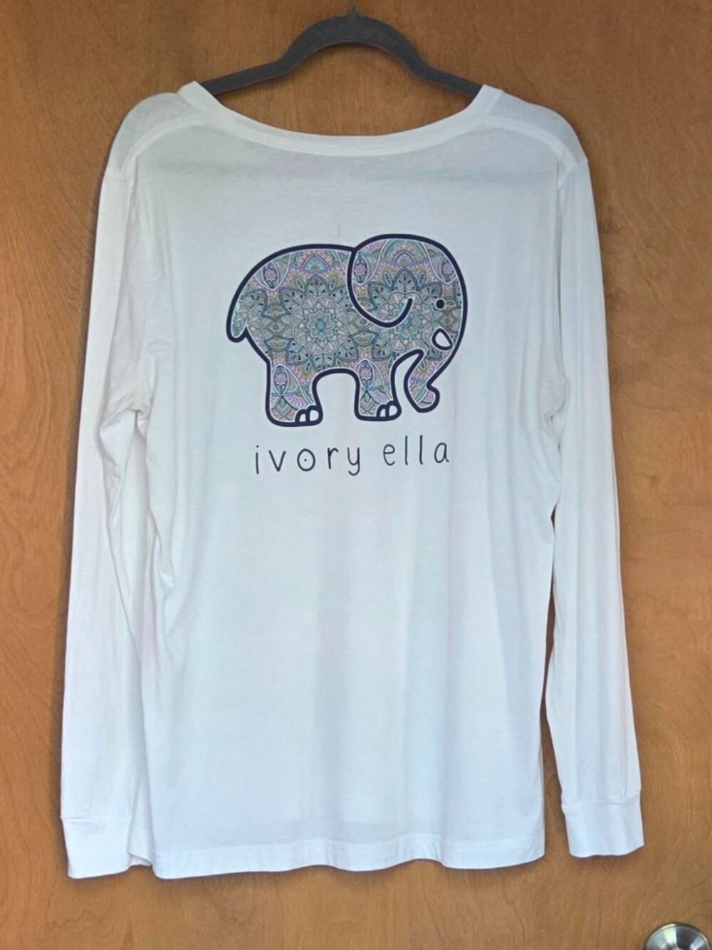Ivory Ella Women’s Cream Long Sleeve Crewneck Logo T-shirt - Picture 2 of 9